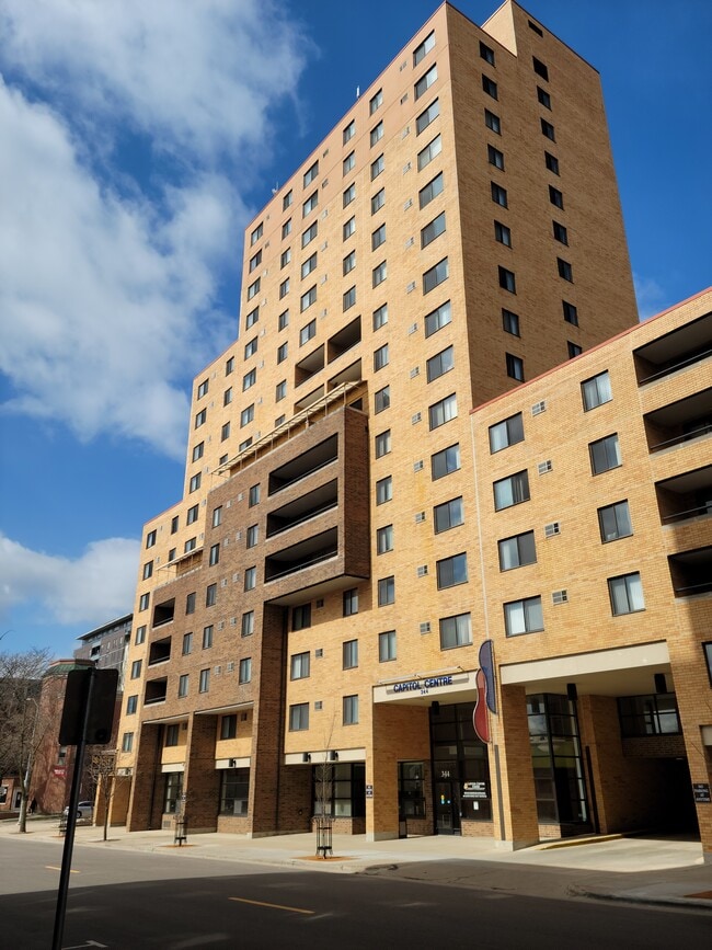 Capitol Centre Court Apartments in Madison, WI - Building Photo - Building Photo