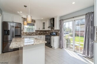 2201 Timber Ridge Ct in Sayreville, NJ - Building Photo - Building Photo