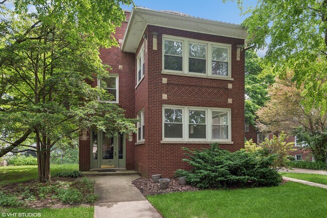 2741 Eastwood Ave in Evanston, IL - Building Photo - Building Photo