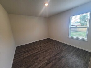 1153 Magnolia St in Seguin, TX - Building Photo - Building Photo