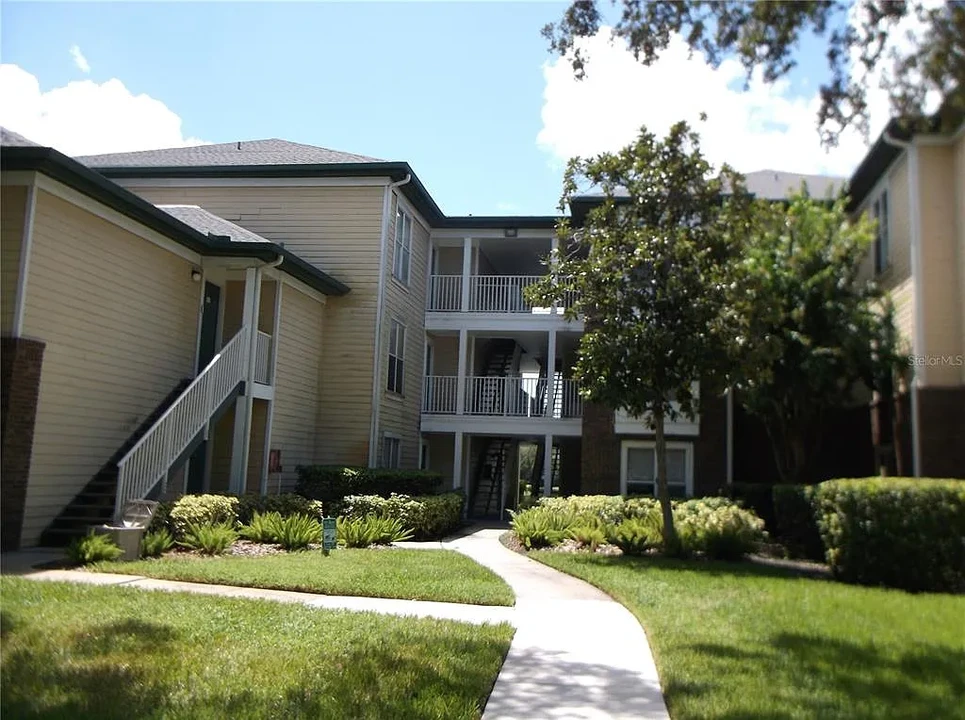 10122 Winsford Oak Blvd, Unit 419 in Tampa, FL - Building Photo