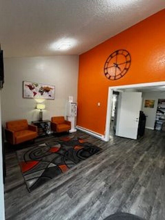 4490 E Pikes Peak Ave in Colorado Springs, CO - Building Photo - Building Photo
