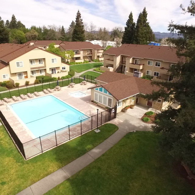 Creekside Park Apartments in Napa, CA - Foto de edificio