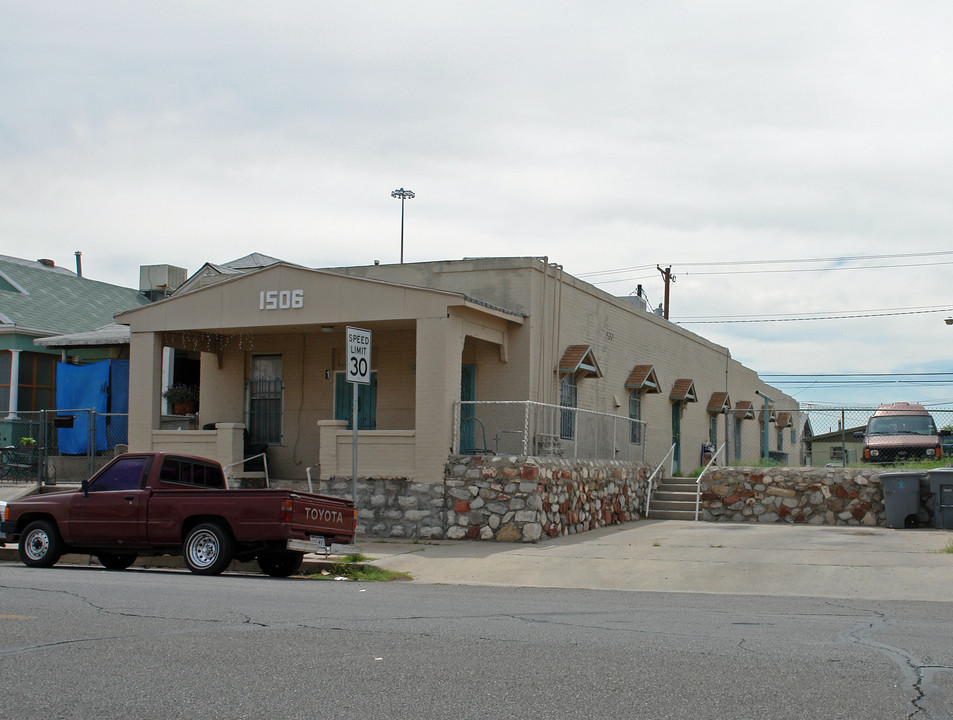 1506 Wyoming Ave in El Paso, TX - Foto de edificio