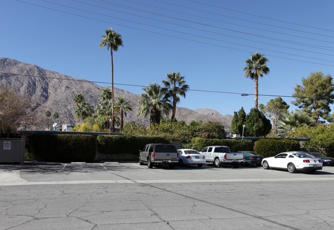 777 S Camino Real in Palm Springs, CA - Foto de edificio - Building Photo