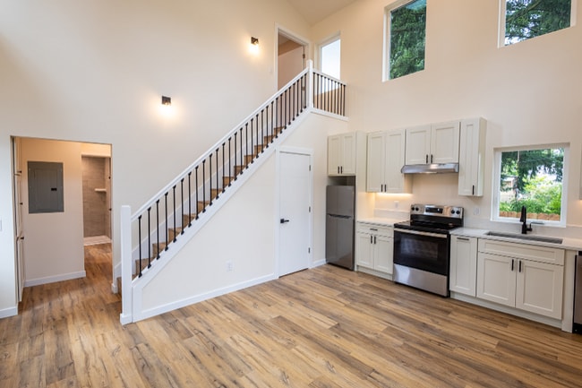 8122 SE 74th Ave in Portland, OR - Building Photo - Building Photo