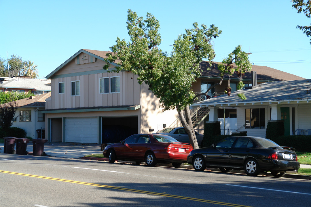 1332 E Broadway in Glendale, CA - Building Photo