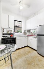 135 W 16th St in New York, NY - Foto de edificio - Building Photo