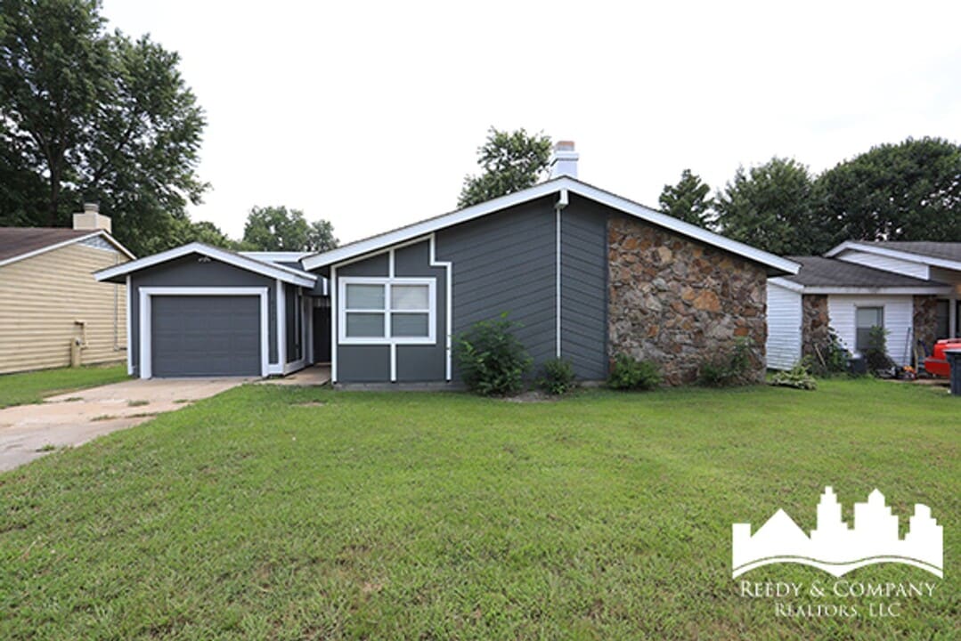 6333 Raible Dr in Millington, TN - Building Photo