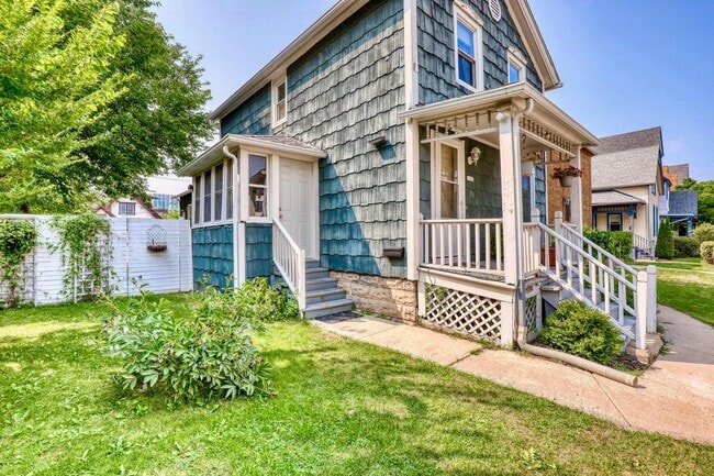 property at 1621 N Van Buren St