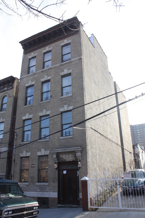 702 Eagle Ave in Bronx, NY - Building Photo