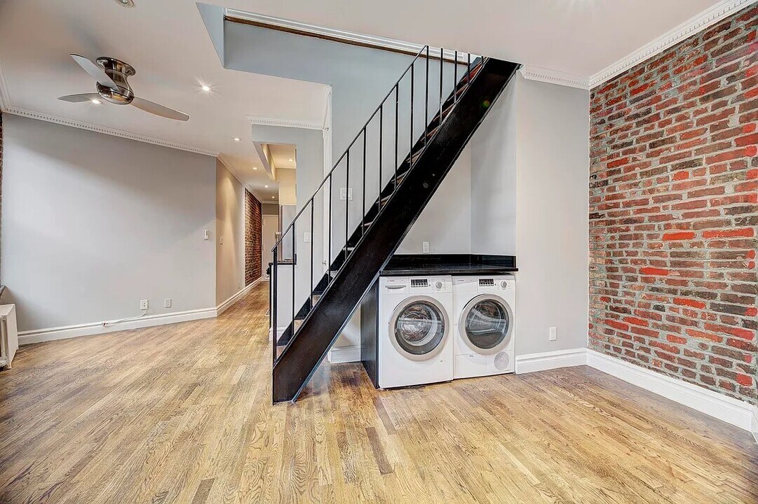 410 E 13th St in New York, NY - Building Photo