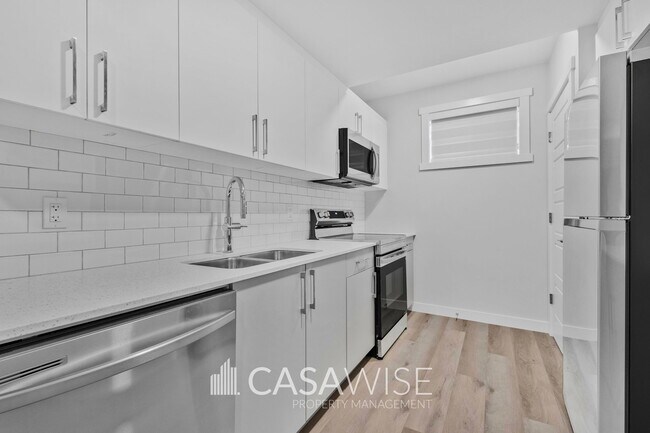 8023 Cedric Mah Rd in Edmonton, AB - Building Photo - Building Photo