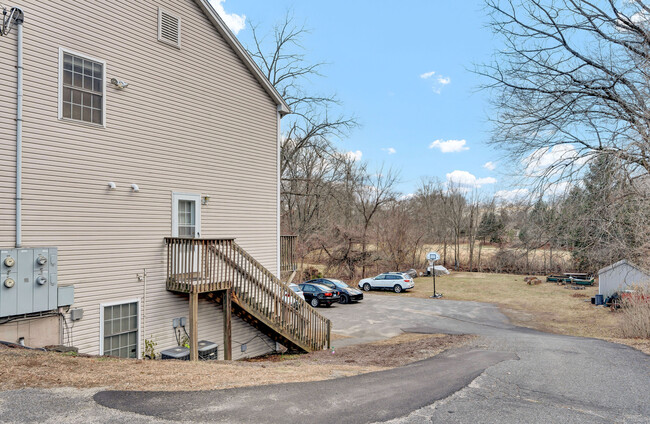 103 Maple Ave in Bristol, CT - Building Photo - Building Photo