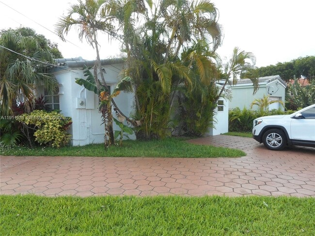 420 88th St in Surfside, FL - Building Photo - Building Photo