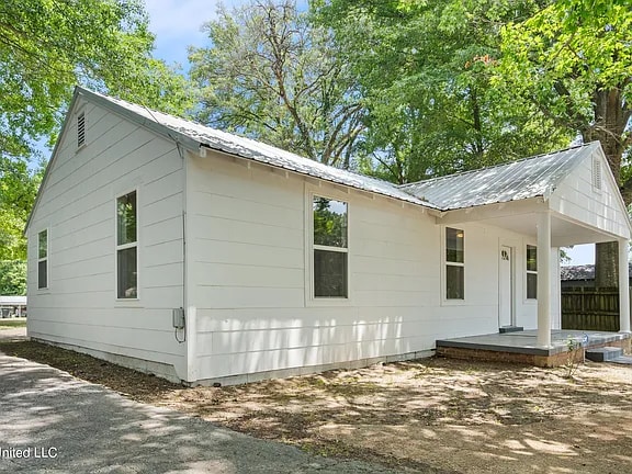777 W Main St in Senatobia, MS - Building Photo - Building Photo