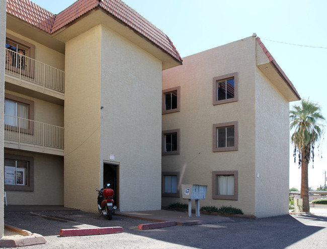 Central Plaza Apartments in Phoenix, AZ - Foto de edificio - Building Photo