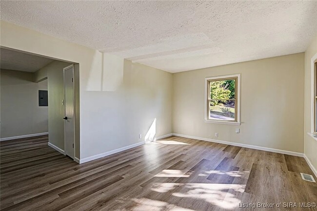 301 Amburgey Dr in New Albany, IN - Foto de edificio - Building Photo