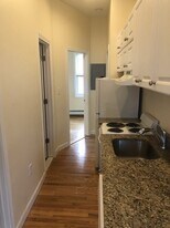 28 Phillips St in Boston, MA - Building Photo
