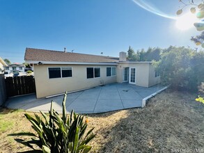 6820 Arverne Ct in San Diego, CA - Foto de edificio - Building Photo