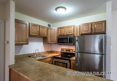 12 Westgate Dr in Woburn, MA - Building Photo - Building Photo