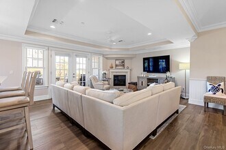 1 Village Green Dr in Southampton, NY - Building Photo - Building Photo