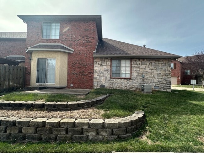 2337 W Chesterfield St in Springfield, MO - Building Photo - Building Photo