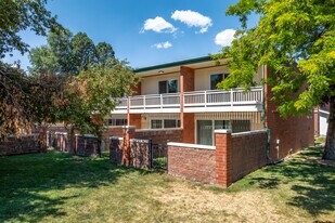 Laguna Gardens in Boulder, CO - Building Photo
