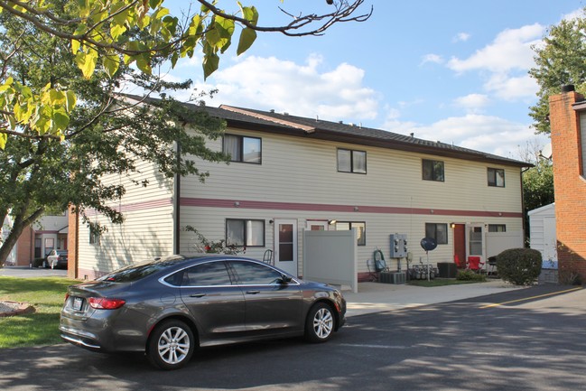 Rockwood Apartments in Belleville, IL - Building Photo - Building Photo