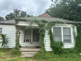 1177 W Shirley St in Stephenville, TX - Building Photo