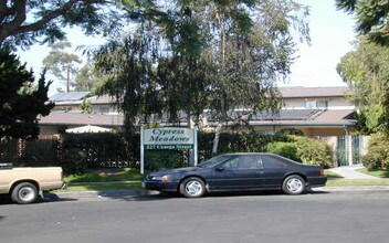 Cypress Meadows Apartments in Anaheim, CA - Foto de edificio - Building Photo