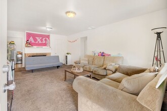 621 Russell Blvd, Unit 502 Oeste Drive in Davis, CA - Building Photo - Building Photo