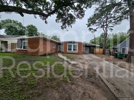 6813 Hazen St in Houston, TX - Building Photo