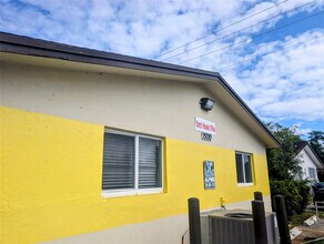 1500 NW 58th Terrace in Sunrise, FL - Building Photo - Building Photo