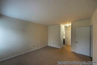 18 Westgate Dr in Woburn, MA - Building Photo - Building Photo