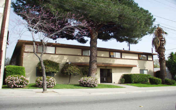 110 S Mayflower Ave in Monrovia, CA - Building Photo - Building Photo