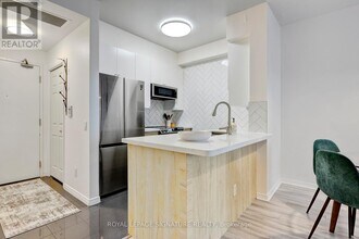 155 Beecroft Rd in Toronto, ON - Building Photo - Building Photo