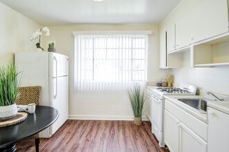 Sedgefield Apartments in Charleston, SC - Foto de edificio - Building Photo