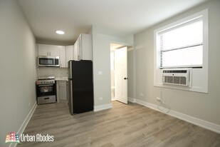 515 W Belmont Ave, Unit M04B in Chicago, IL - Building Photo - Building Photo