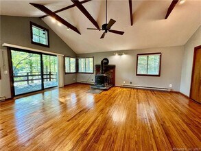 32 Beeholm Rd in Redding, CT - Building Photo - Building Photo