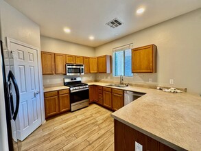 27 W Camino Rancho Quito in Sahuarita, AZ - Building Photo - Building Photo