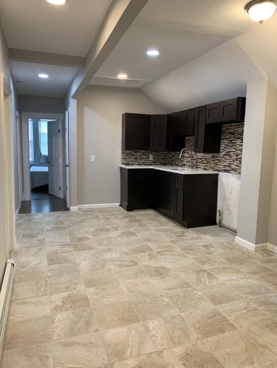 64 E 20th St-Unit -2 in Paterson, NJ - Foto de edificio