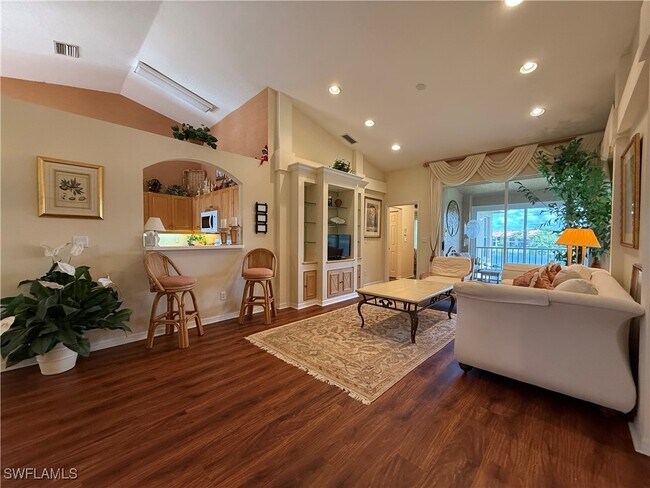 property at 6580 Huntington Lakes Cir