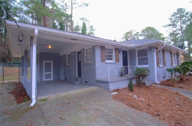 1977 Dodson Dr SW in Atlanta, GA - Building Photo - Building Photo
