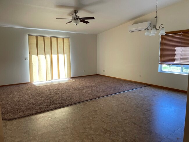 827 Chippewa Crossing Blvd in Chippewa Falls, WI - Foto de edificio - Building Photo