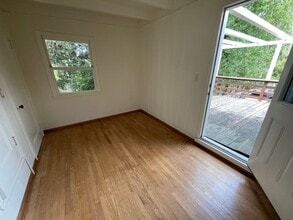 1207 Lawton Ave in Pacific Grove, CA - Foto de edificio - Building Photo