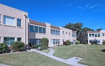 221 Cedarwood Cir in Seminole, FL - Building Photo - Building Photo