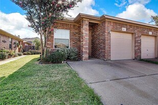 827 Walnut St in Burleson, TX - Building Photo