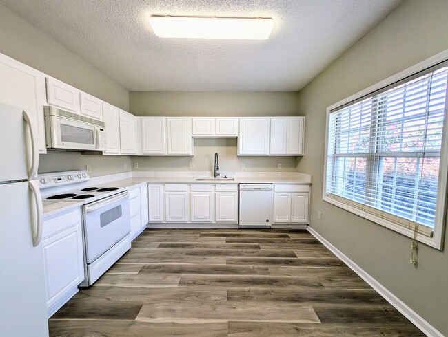 220 Misty Groves Cir in Morrisville, NC - Foto de edificio - Building Photo
