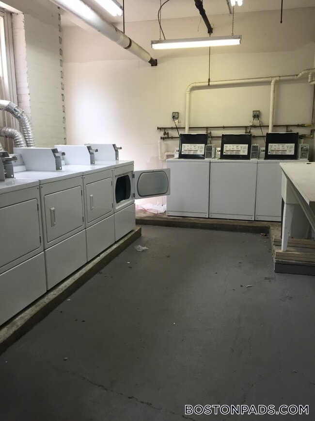 137 Park Dr, Unit 31 in Boston, MA - Building Photo - Building Photo